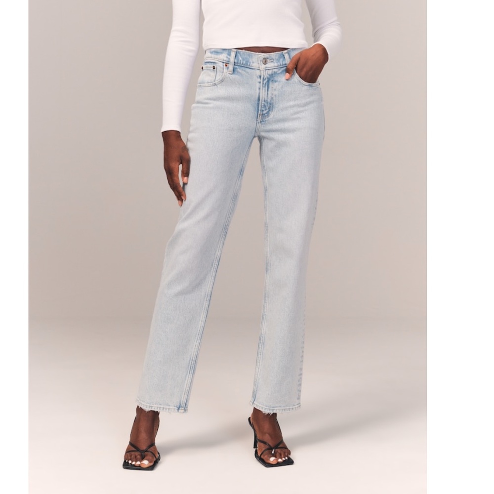 Abercrombie Women's Low Rise 90s Straight Jean 26